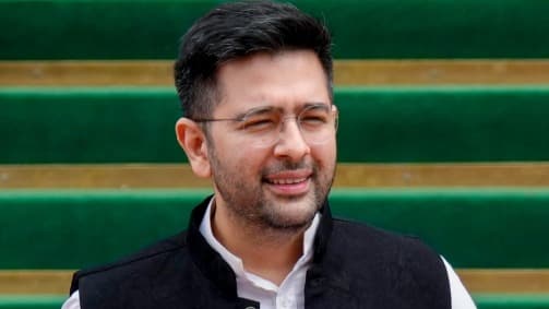 చద్దాను సైలెంట్ చేయడానికి కారణాలివేనా? ఆప్‌లో అంతర్గత చర్చలు