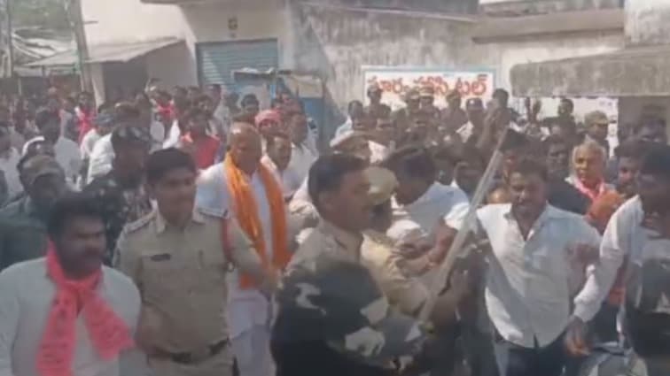ఖానాపూర్‌లో ఉద్రిక్తతలు – లాఠీచార్జ్‌తో చెదరిపోయిన పోలీసులు