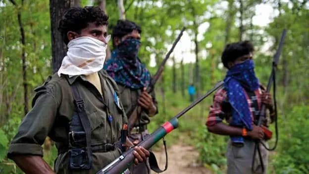 మావోయిస్టు నేత మల్లా లొంగుబాటు సంచలనం