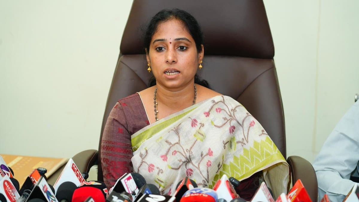 వైసీపీపై గళ్ళా మాధవి నిప్పులు