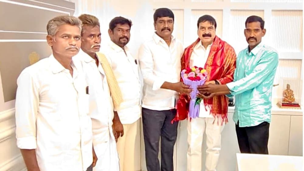 అంబికా లక్ష్మీనారాయణను మర్యాదపూర్వకంగా కలిసిన బాలాజీ