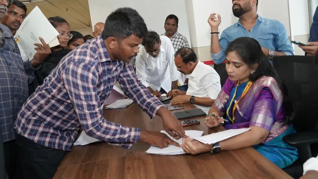 గ్రీవెన్స్‌లో ప్రజల సమస్యలు విన్న అనిత