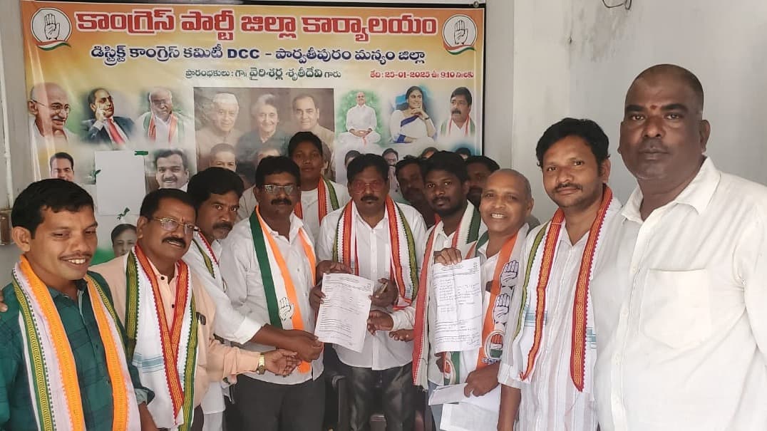 కాంగ్రెస్‌లో చేరిన బాతా దిలీప్ కుమార్