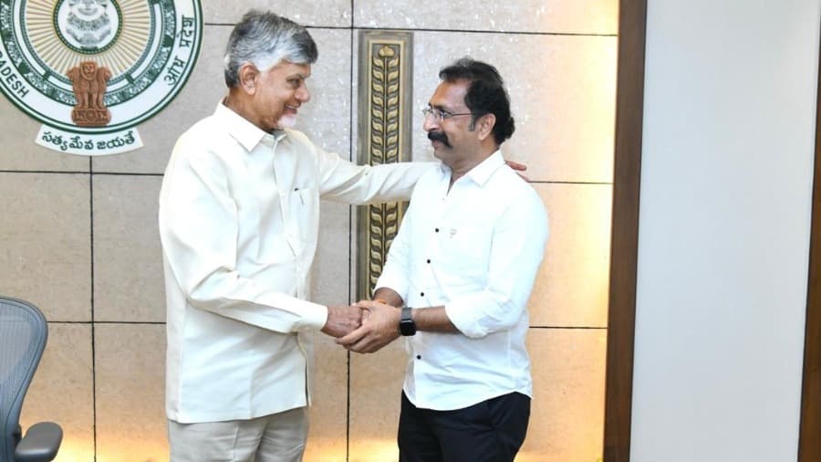 చంద్రబాబును కలిసిన పరశురామరాజు