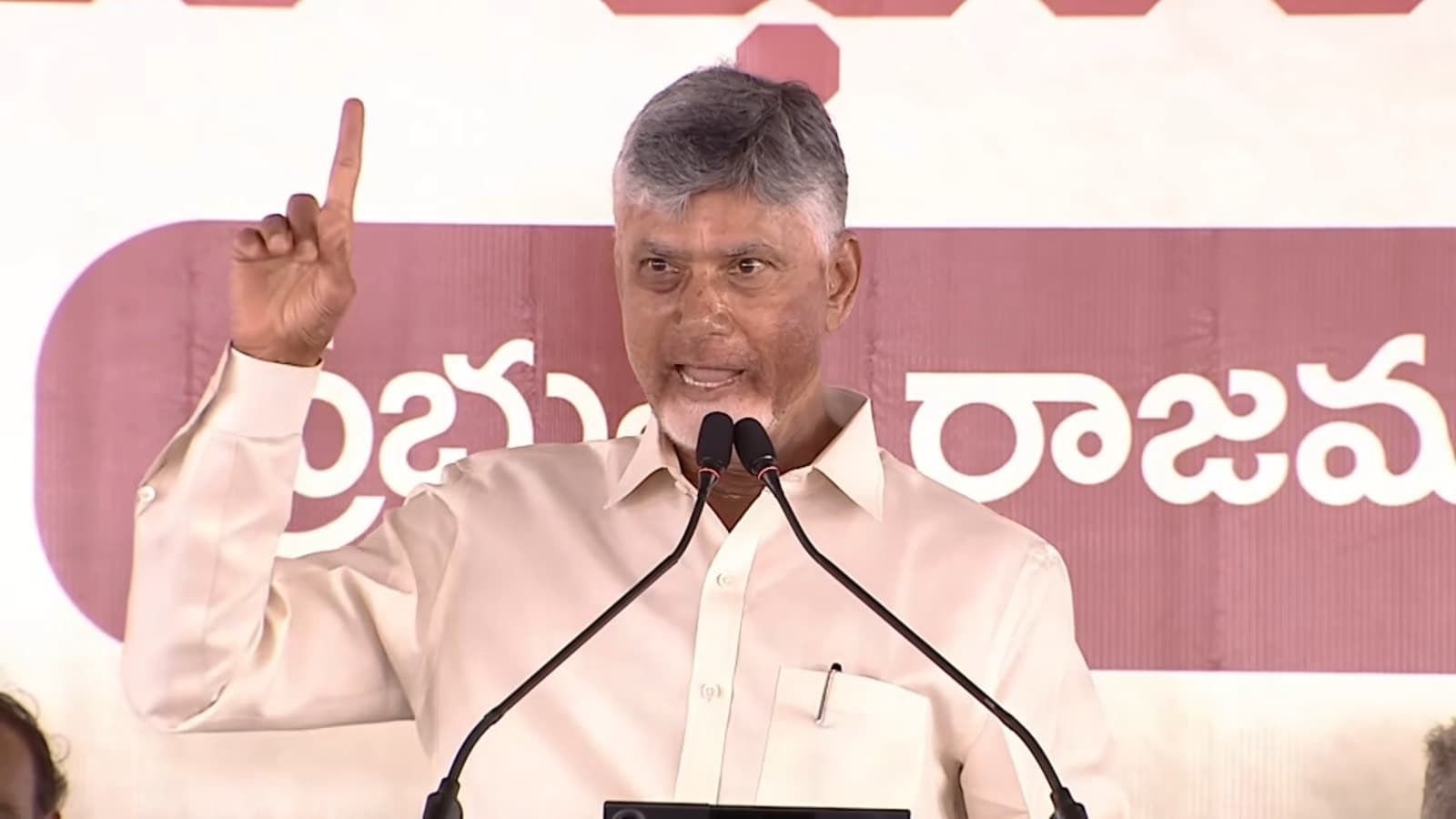 ట్యాంపర్‌ లేని కొత్త పాస్ పుస్తకాలు :చంద్రబాబు
