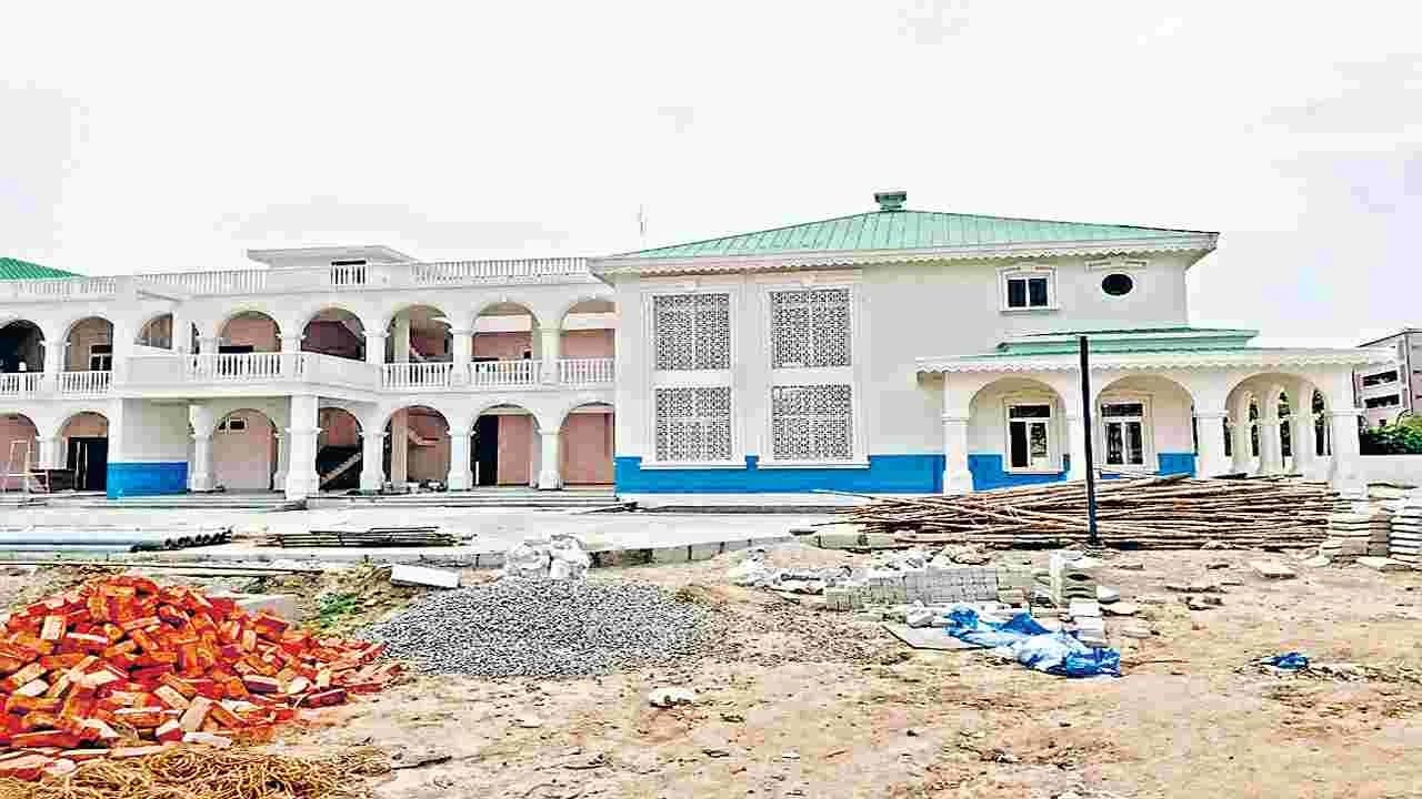 వైసీపీ కార్యాలయానికి నోటీసులు