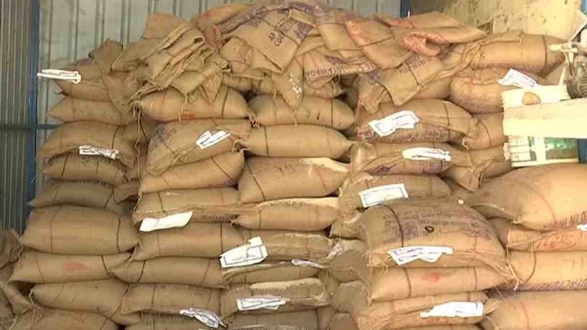 గుంటూరులో భారీగా రేషన్ బియ్యం స్వాధీనం