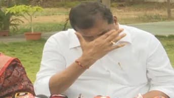 మీడియా సమావేశంలో బొత్స సత్యనారాయణ భావోద్వేగం