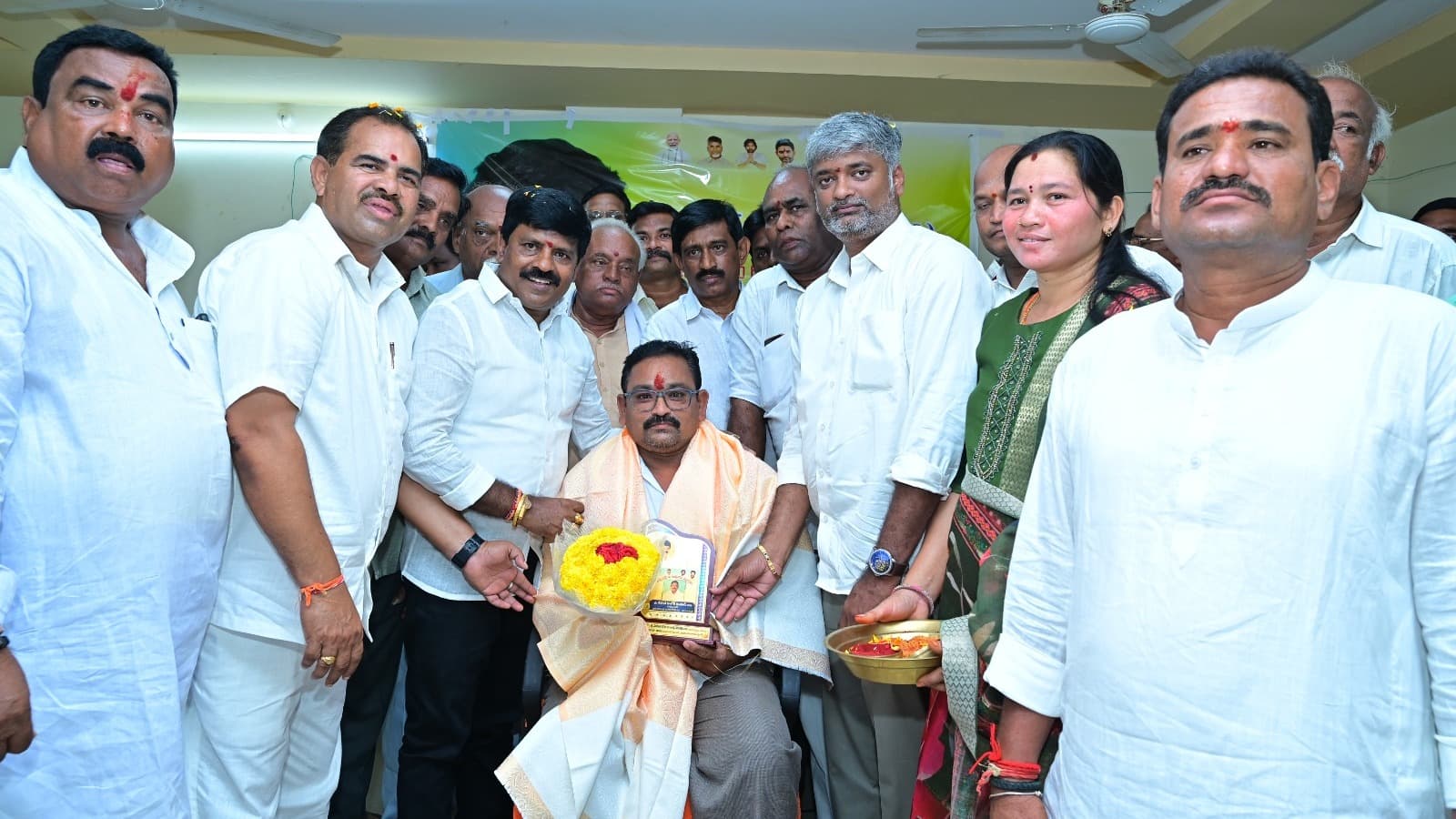 సర్పంచులకు ఘన వీడ్కోలు