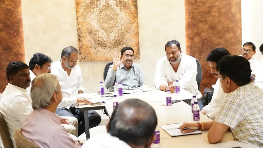 రాజధాని పనులపై సమీక్ష..