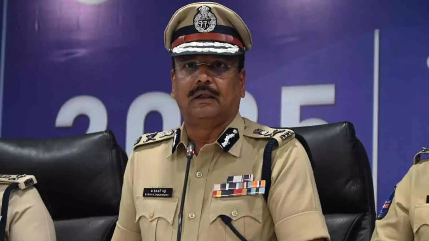42 మంది మావోయిస్టుల లొంగుబాటు..