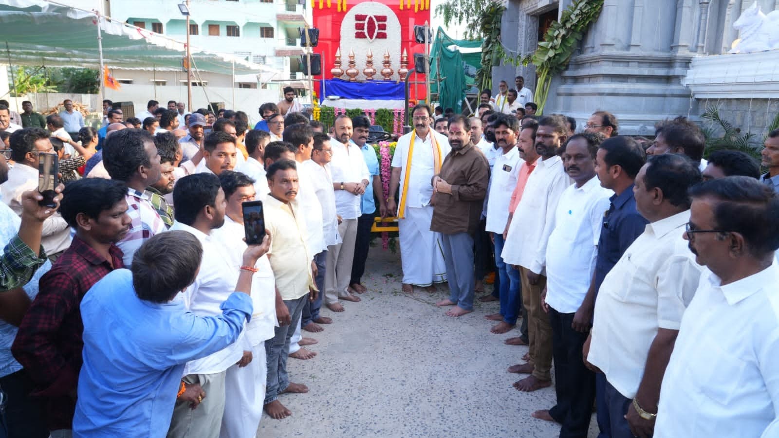 బ్రహ్మేశ్వరాలయంలో రాజగోపుర శిఖర ప్రతిష్ట..