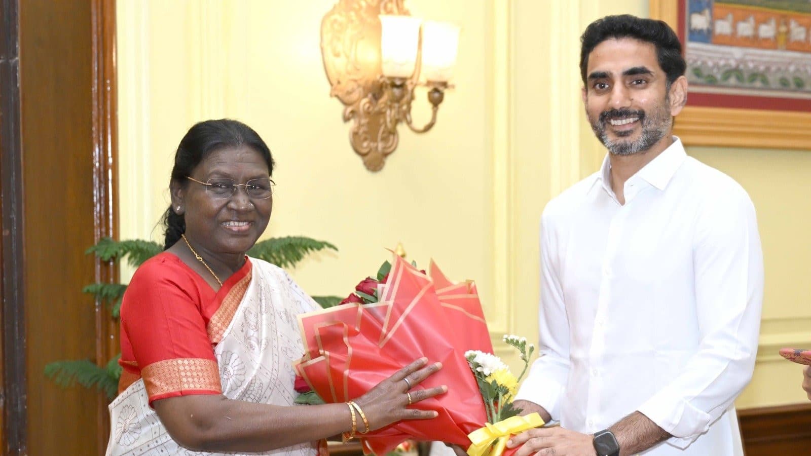 రాష్ట్రపతిని కలిసిన మంత్రి లోకేష్..