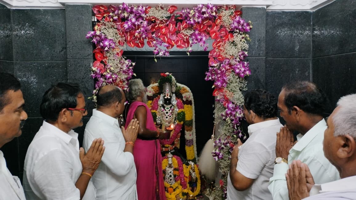 విక్కుర్తి వెంకట శ్రీనివాసరావు ఆలయ దర్శనం.. వెంకటేశ్వర స్వామి సేవలో భక్తి వైభవం