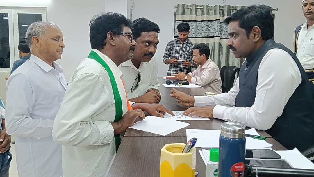 పార్వతీపురంలో బిళ్లబంద, దేవుడిబంద ఆక్రమణలపై కాంగ్రెస్ ఫిర్యాదు..