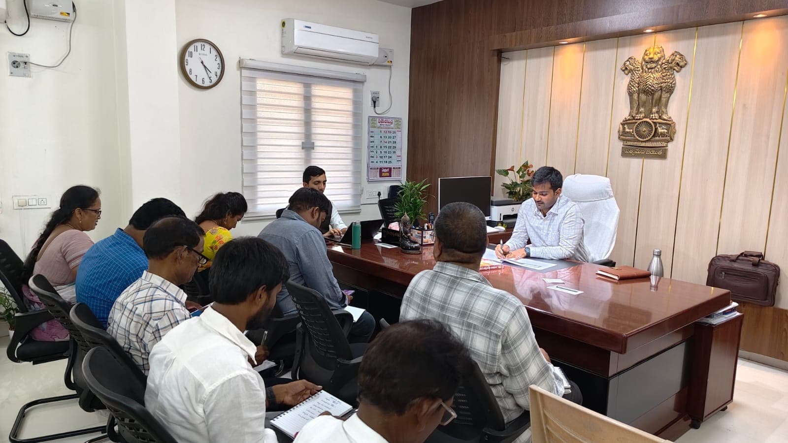 రెవెన్యూ సేవల్లో వేగం పెంచాలి