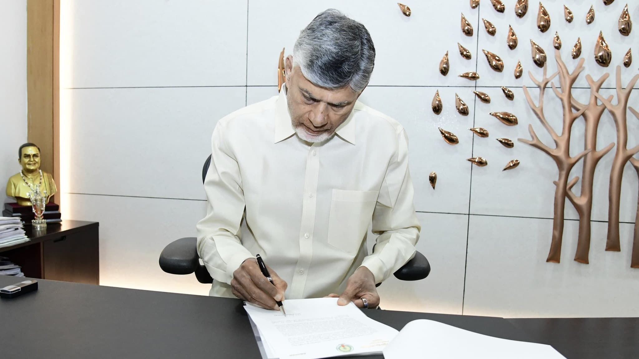 నారీ శక్తి వందన్ బిల్లుకు మద్దతు ఇవ్వాలని సీఎం చంద్రబాబు లేఖ