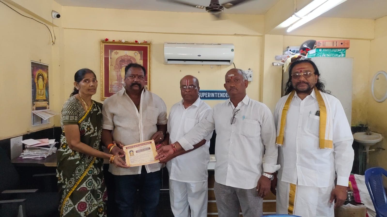 సింహాచలంలో అన్నప్రసాదానికి లక్ష విరాళం