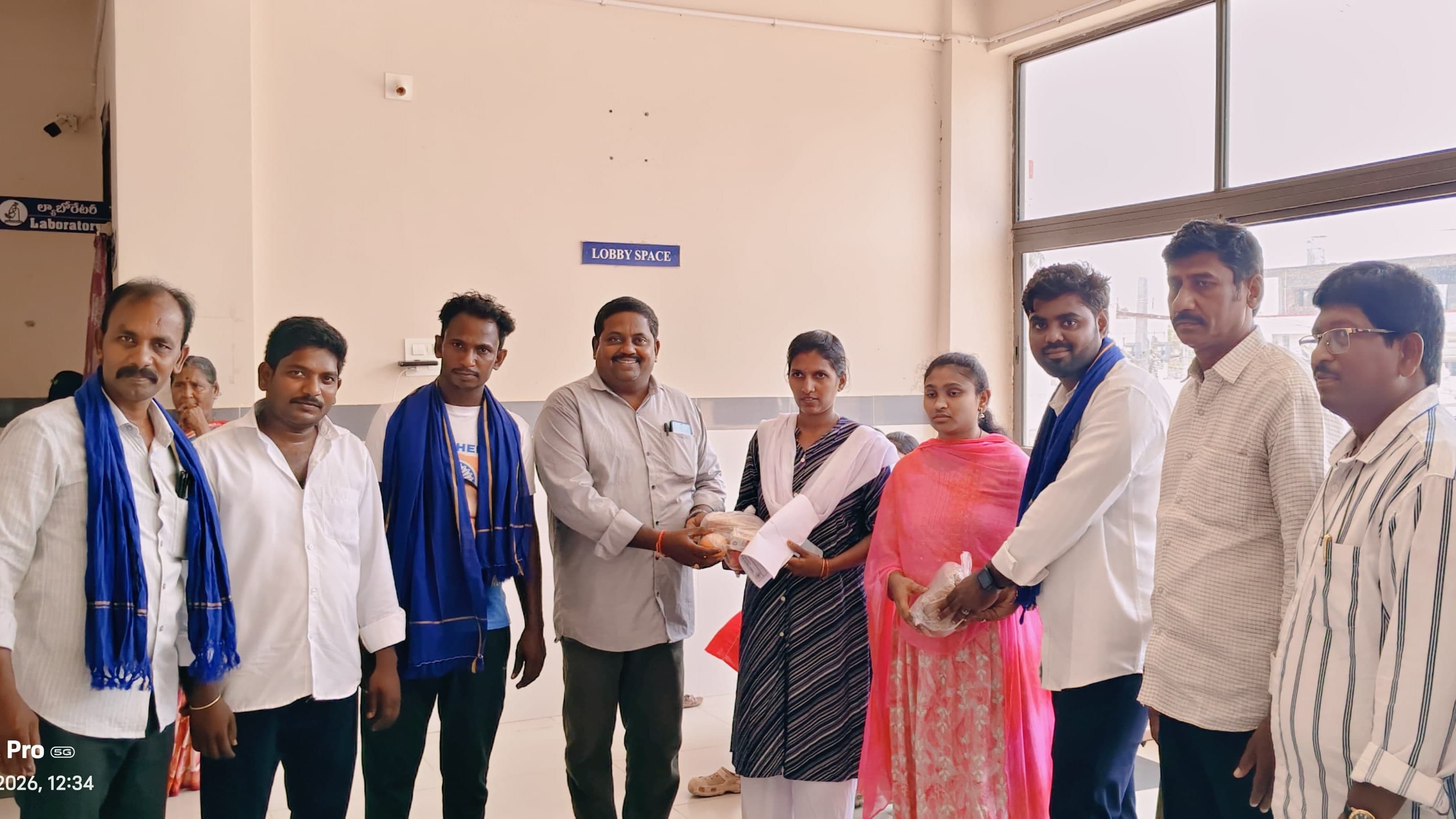 అంబేద్కర్ జయంతి సందర్భంగా ఆసుపత్రిలో పండ్లు పంపిణీ