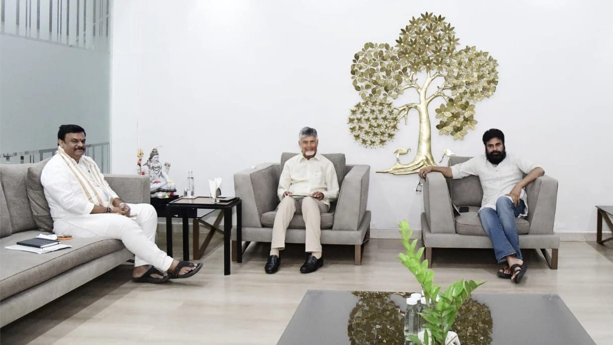 ఉండవల్లిలో కూటమి కీలక భేటీ సీఎం చంద్రబాబు పవన్ కల్యాణ్ పల్లా శ్రీనివాస్ సమావేశం