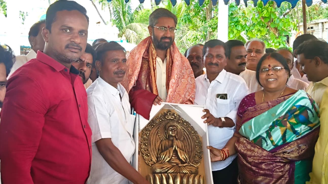 దెందేరు సంతపాలెంలో రోడ్డు శంకుస్థాపన