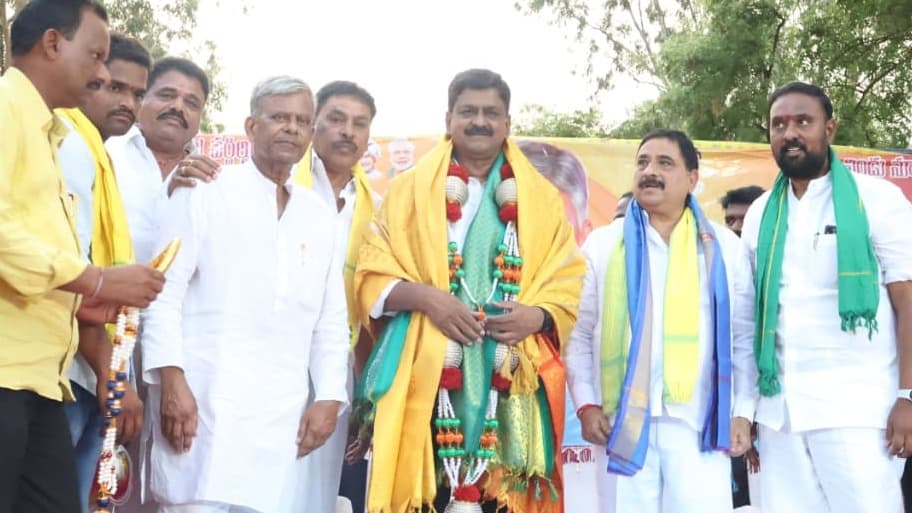 రైతులకు అండగా గోదాముల ప్రారంభం