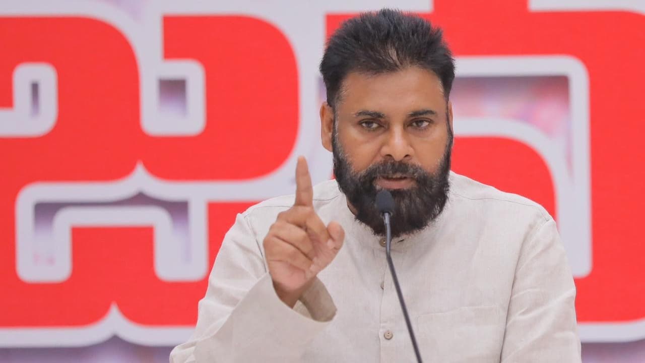 మంత్రాలయం రోడ్డు ప్రమాదంపై ఉపముఖ్యమంత్రి పవన్ కల్యాణ్ దిగ్భ్రాంతి