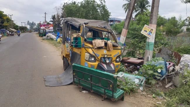 నాగాయలంక సాయిబాబా గుడి వద్ద రోడ్డు ప్రమాదం