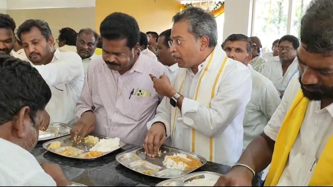 పేదల కడుపు నింపే కార్యక్రమంలో ఎమ్మెల్యే వసంత వెంకట కృష్ణ ప్రసాద్