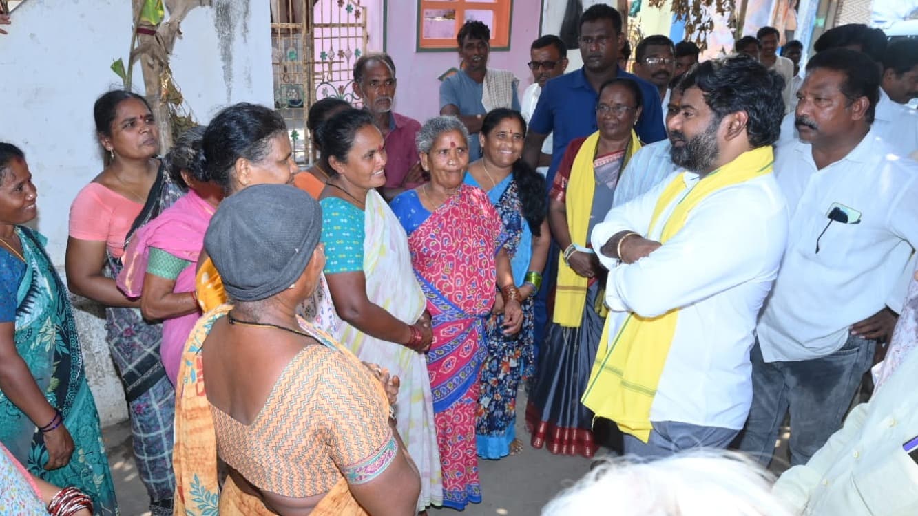 చినభోగిల శ్రీరామాలయంలో ఎమ్మెల్యే బోనెల విజయచంద్ర దర్శనం
