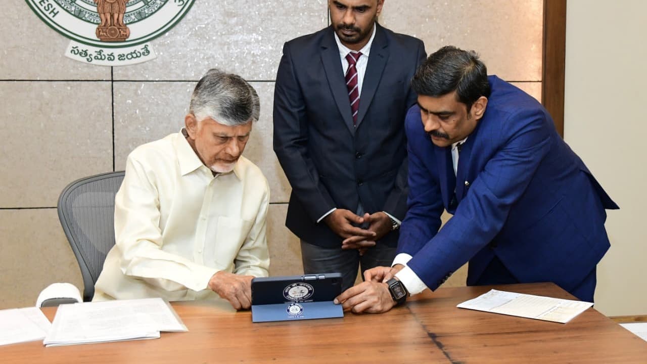 స్వీయ జనగణనలో వివరాలు నమోదు చేసిన సీఎం చంద్రబాబు