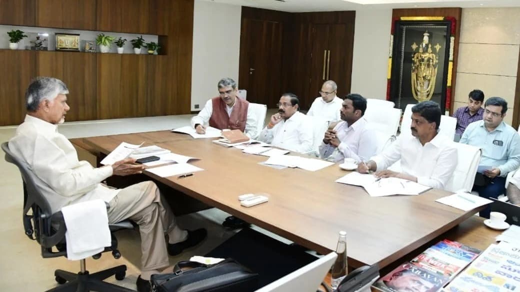 ఆర్ధిక శాఖపై సీఎం చంద్రబాబు సమీక్ష