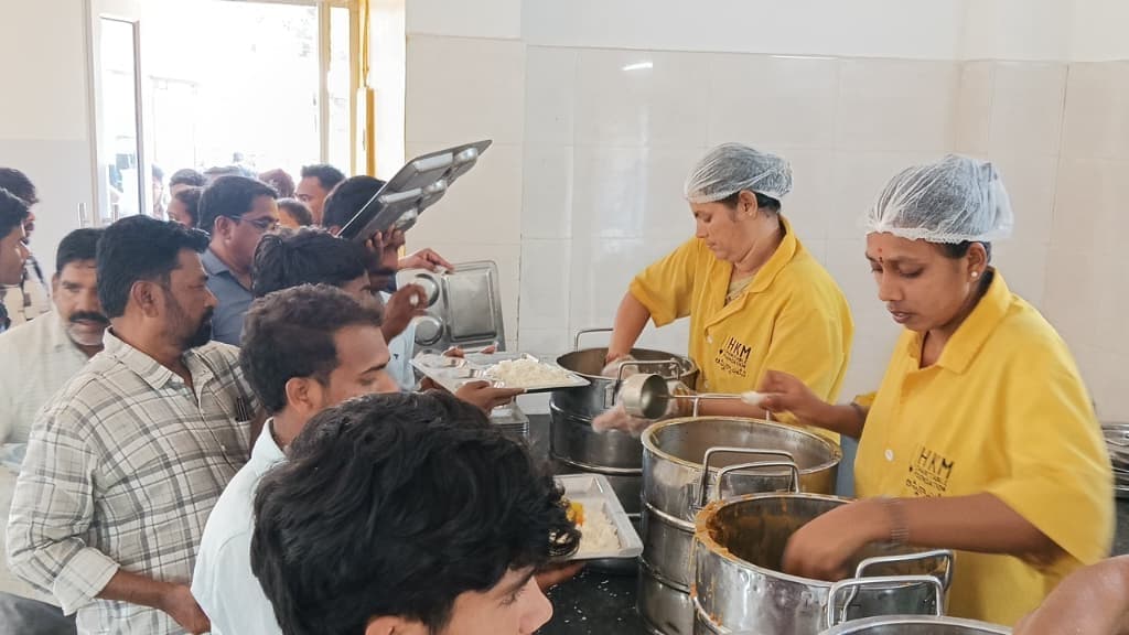 ఆకలి తీరుస్తున్న అక్షయ పాత్ర