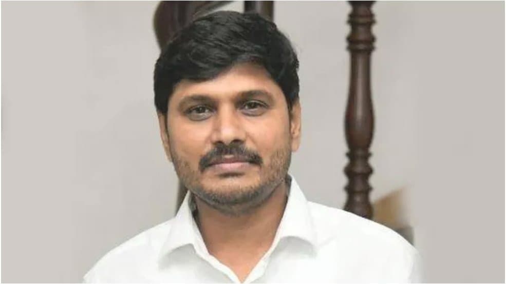 సీఎంపై సోషల్ మీడియాలో అనుచిత పోస్టుల అంశంలో పూడి శ్రీహరి, గిరీష్‌కుమార్‌రెడ్డిలకు దక్కని ఊరట..!