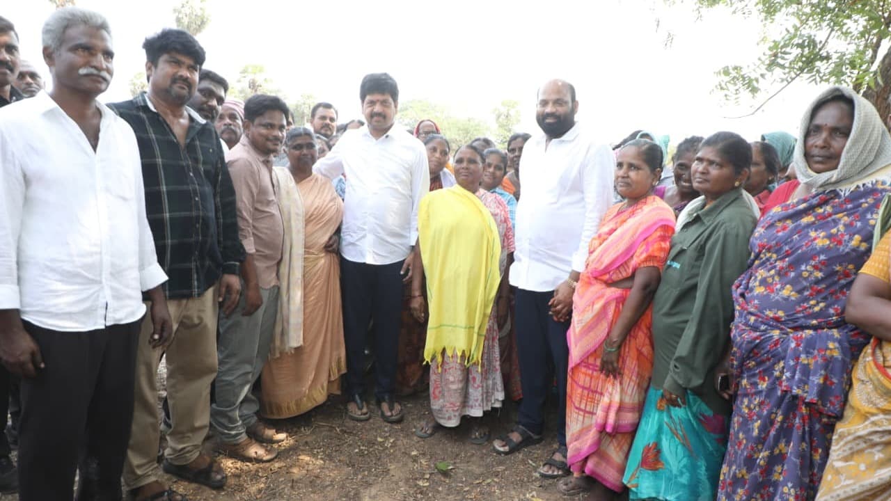 గన్నవరంలో స్వచ్ఛాంధ్ర-స్వర్ణాంధ్ర కార్యక్రమంలో మంత్రి కొల్లు రవీంద్ర