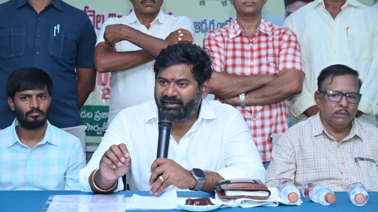 పంచాయతీ పాలనలో ప్రత్యేక అధికారులు ప్రత్యేకత చూపాలి : ఎమ్మెల్యే విజయ్ చంద్ర