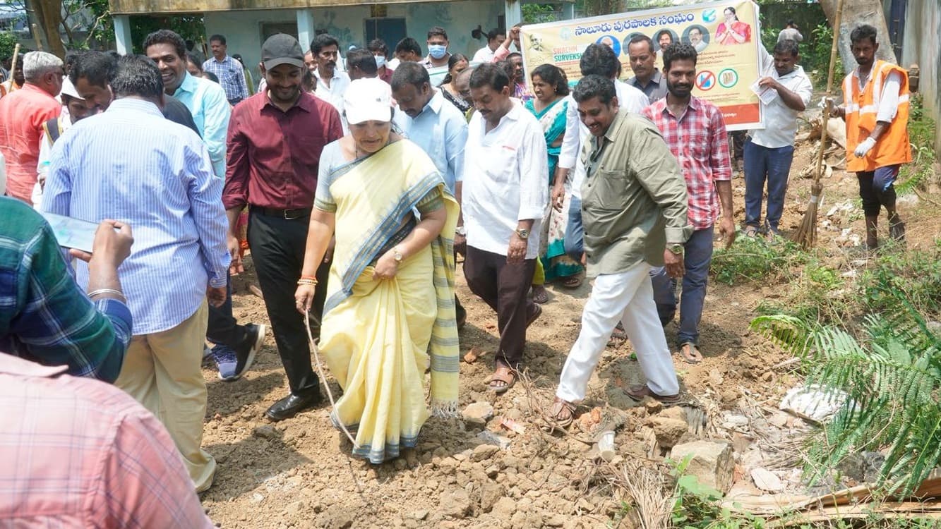 పార్క్‌ను ఆరోగ్యకర వినోద కేంద్రంగా అభివృద్ధి చేయాలి : మంత్రి గుమ్మిడి సంధ్యారాణి
