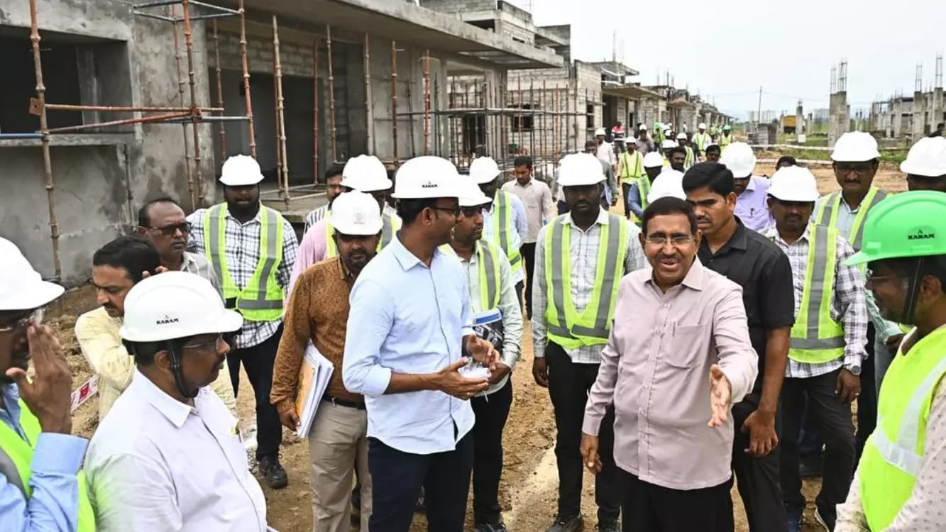 అమరావతి నిర్మాణాలపై మంత్రి నారాయణ సమీక్ష