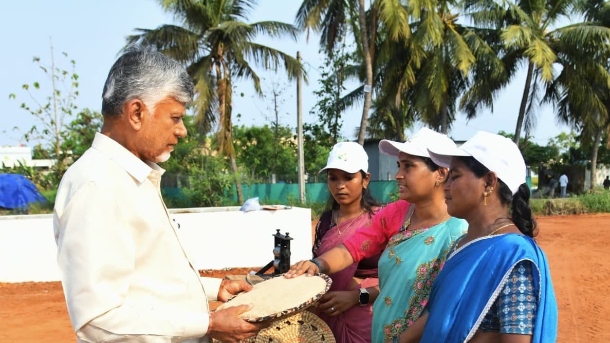 శనివారం స్వచ్ఛాంధ్ర–స్వర్ణాంధ్ర కార్యక్రమంలో ముఖ్యమంత్రి చంద్రబాబు నాయుడు గారు పాల్గొన్నారు – మలకోడు సరస్సు పునరుద్ధరణపై సమీక్ష