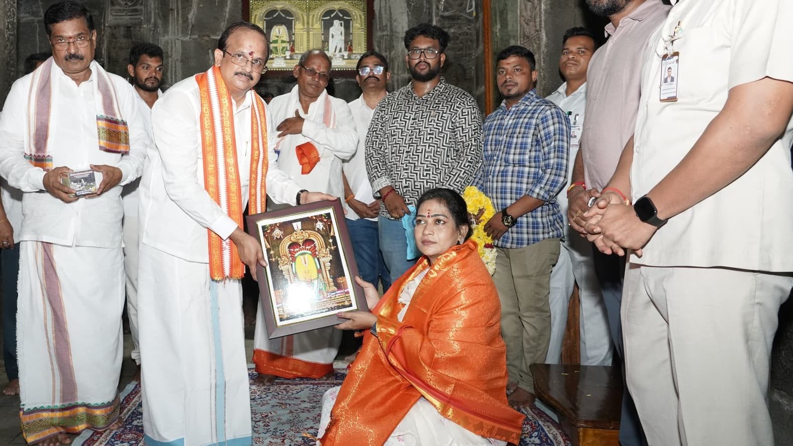 సింహాచలం అప్పన్న స్వామిని దర్శించుకున్న హోం మంత్రి అనిత