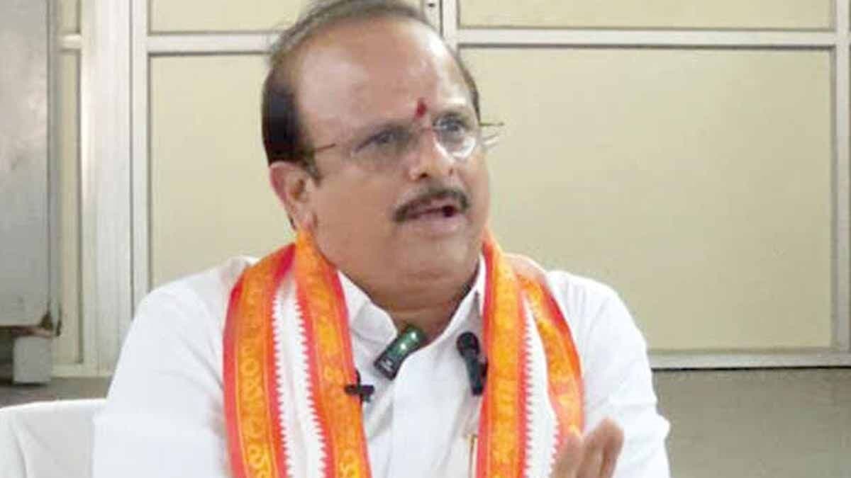 సింహాచలం చందనోత్సవంలో మీడియా పాసుల వివాదం – ఈవో తీరుపై విమర్శలు, కలెక్టర్ హామీకి భేఖాతరు