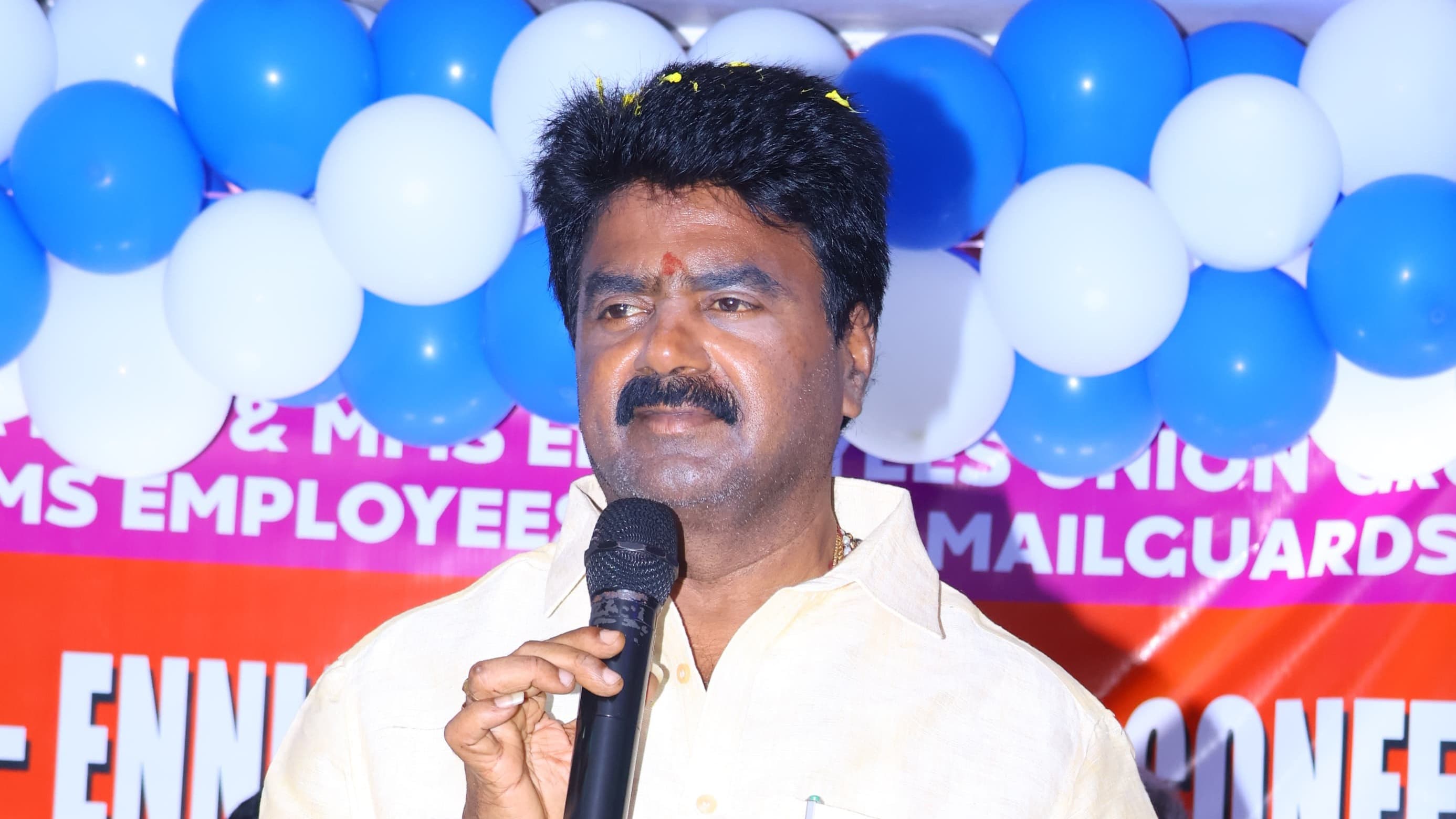 పోస్టల్ ఉద్యోగుల పాత్ర కీలకం అని కొనియాడిన ఎమ్మెల్యే కూన రవికుమార్