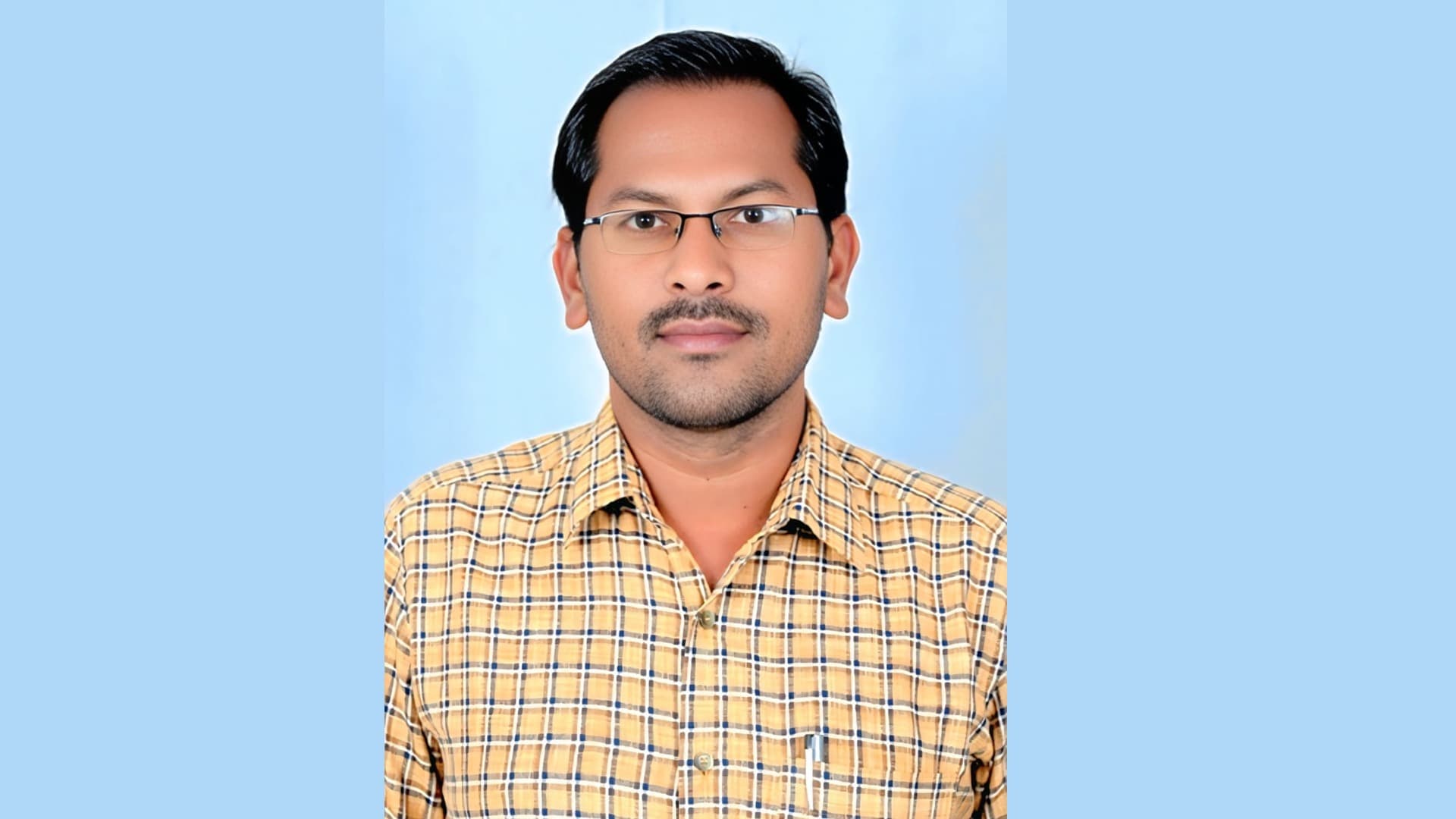 చేనేత గుర్తింపు కార్డు కలిగిన ప్రతి కుటుంబానికి ఉచిత విద్యుత్ అందించాలి