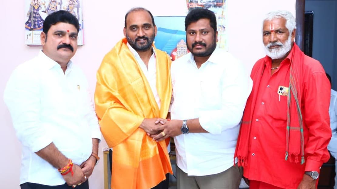 రాఘవేంద్రకు అభినందనలు తెలిపిన ఎమ్మెల్యే సురేష్