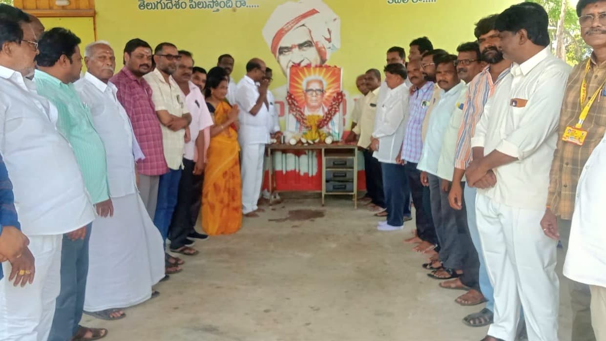 సర్దార్ లచ్చన్నకు ఘన నివాళులు