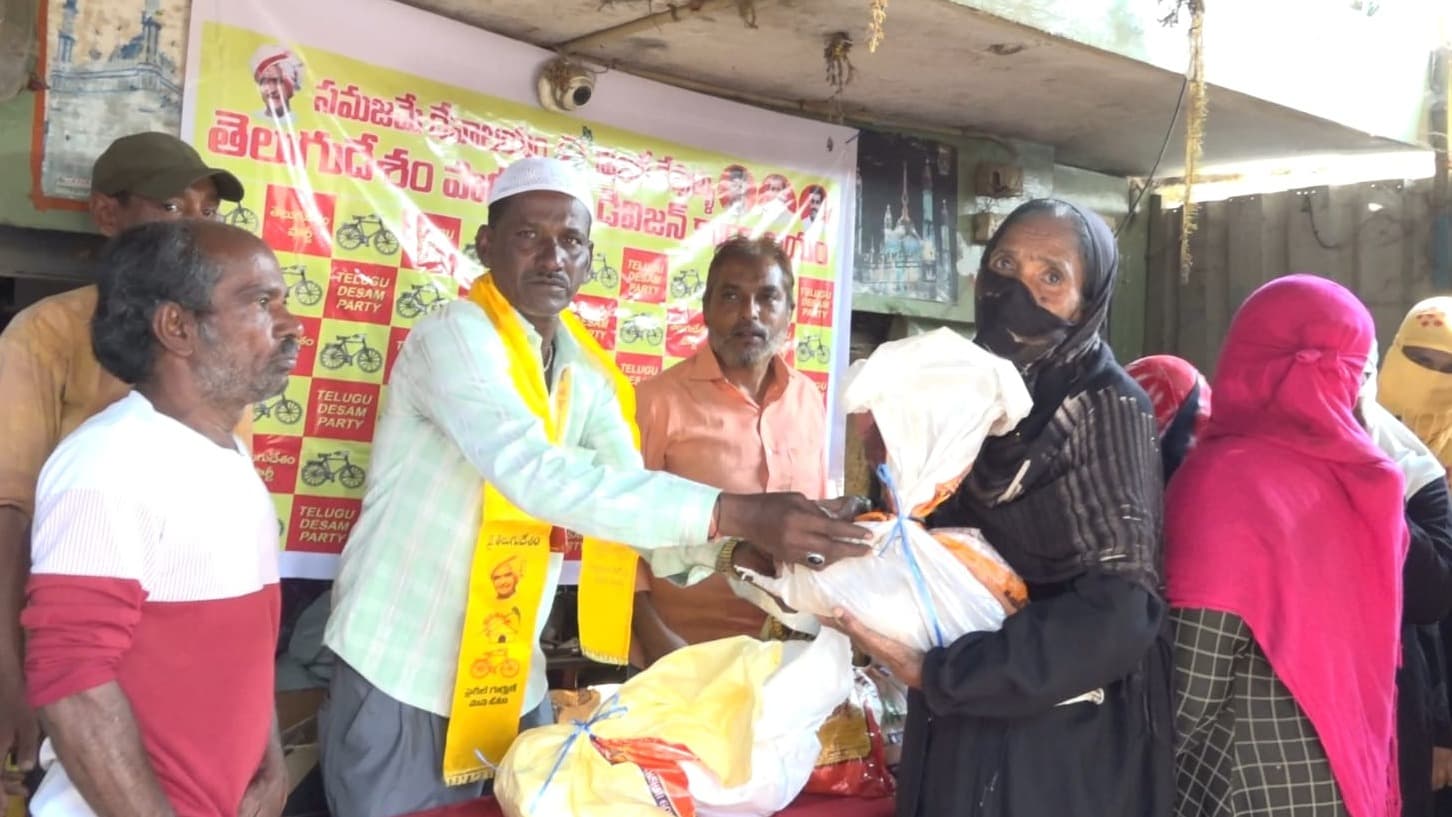 గౌస్‌నగర్‌లో బాబు బర్త్‌డే సేవా కార్యక్రమం