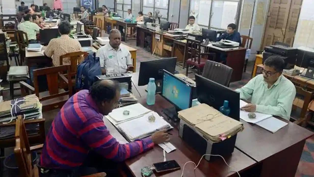 తెలంగాణలో ఉద్యోగుల బదిలీలపై నిషేధం ఎత్తివేత..