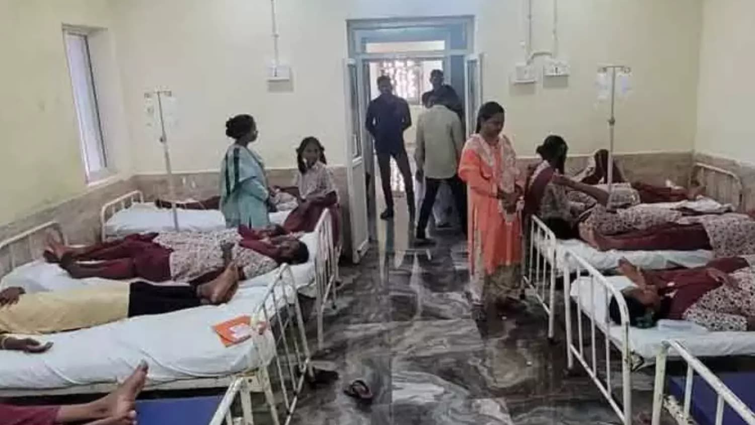 అల్లూరి జిల్లాలో కలుషిత ఆహారం.. ఏకలవ్య పాఠశాలలో 10 మంది విద్యార్థినులకు అస్వస్థత