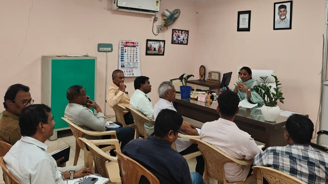 దాడితల్లి, పోలమాంబ ఉత్సవాలపై కమిషనర్ సమీక్ష.. ముందస్తు ఏర్పాట్లకు ఆదేశాలు