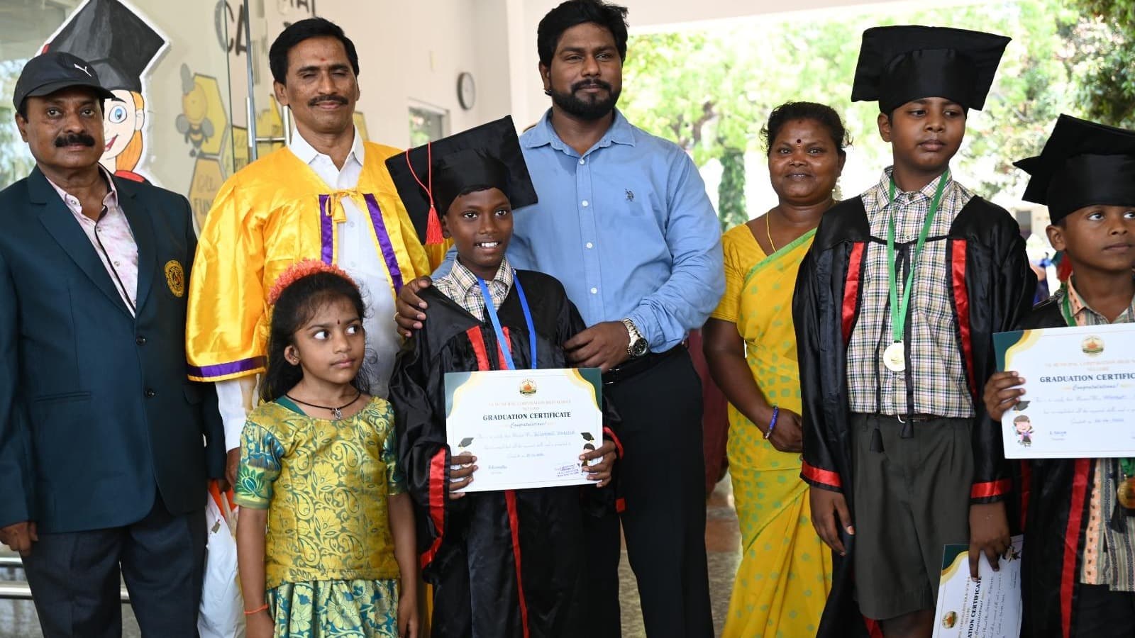 నాడు భిక్షాటన.. నేడు పట్టాలు సాధించిన చిన్నారులు..